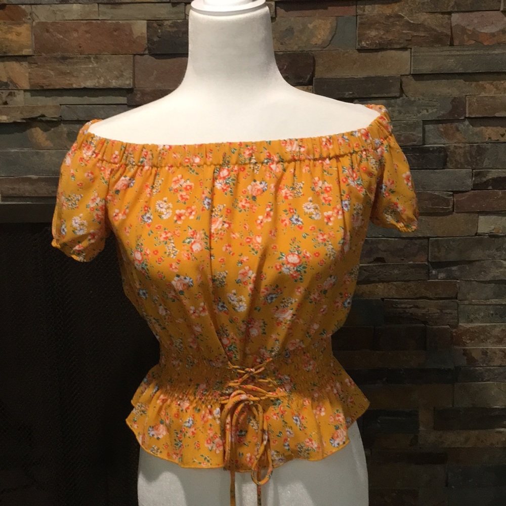 3/$30 NWT SUPER CUTE CROP TOP